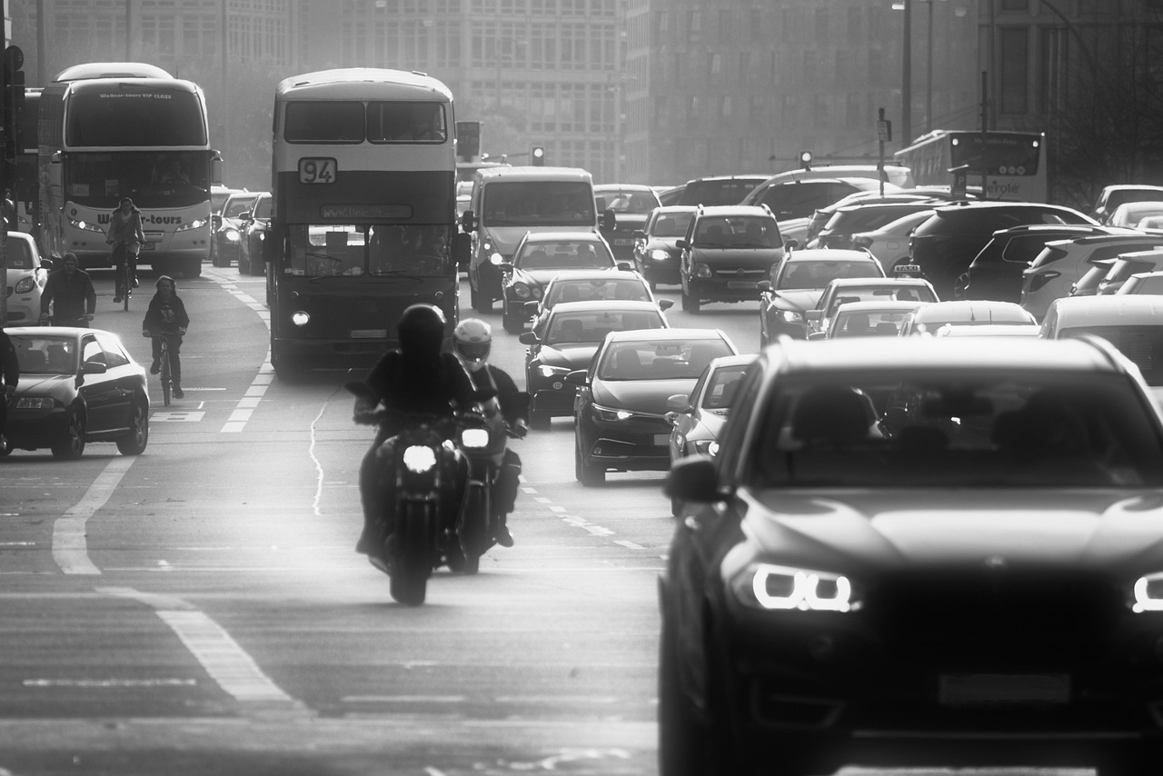 最新摩托车禁令，挑战与机遇并存的道路安全议题