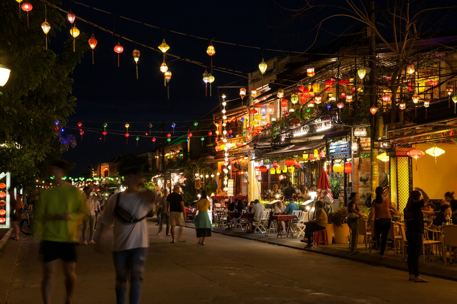 现代都市夜生活新地标，最新酒馆探索