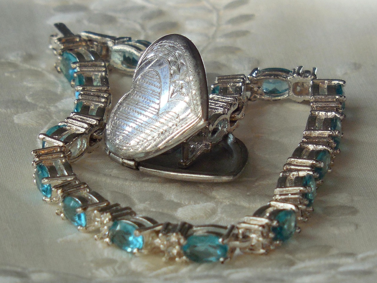 动漫头像手绘的艺术魅力探索