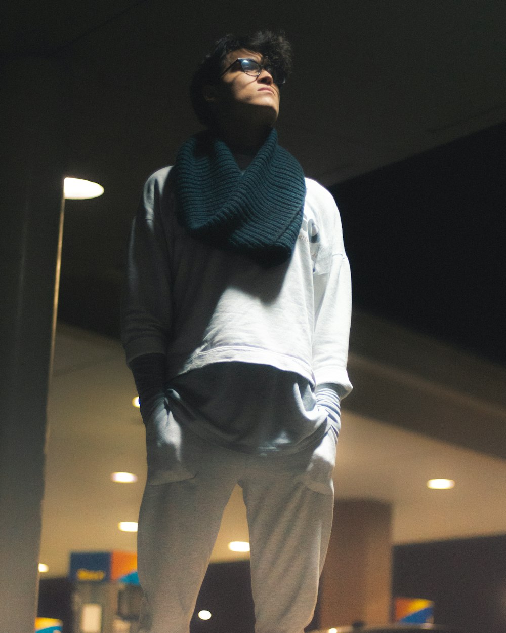 男明星魅力展现，照片中的影响力与风采