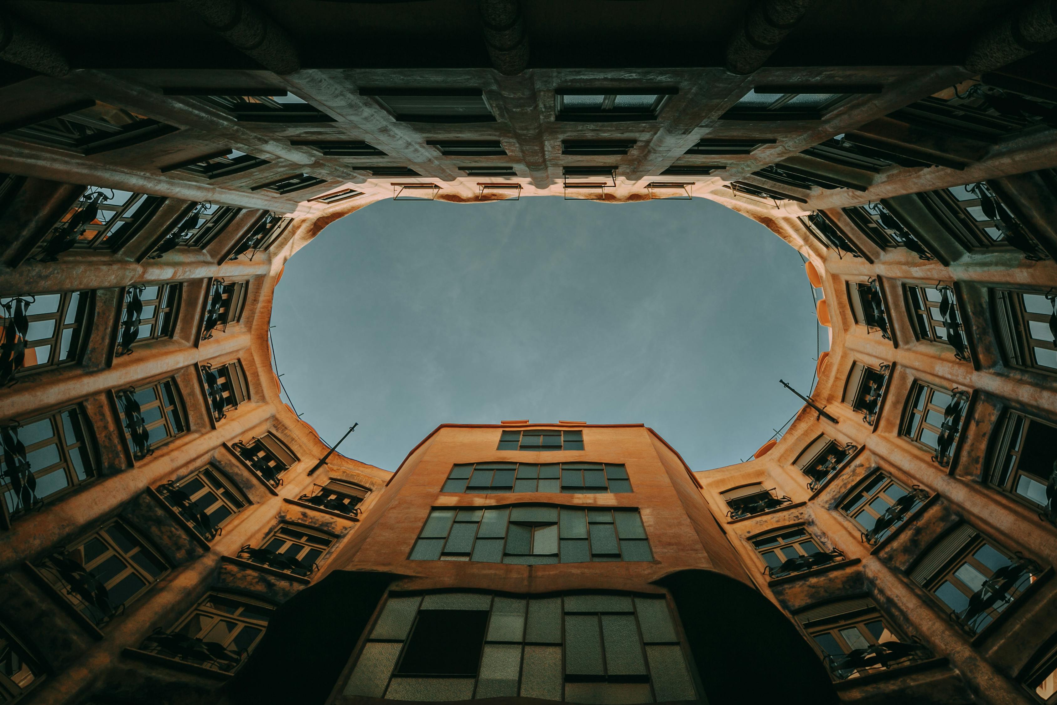 现代文化交融下的内衣、办公室与动漫在线，多元视角探析