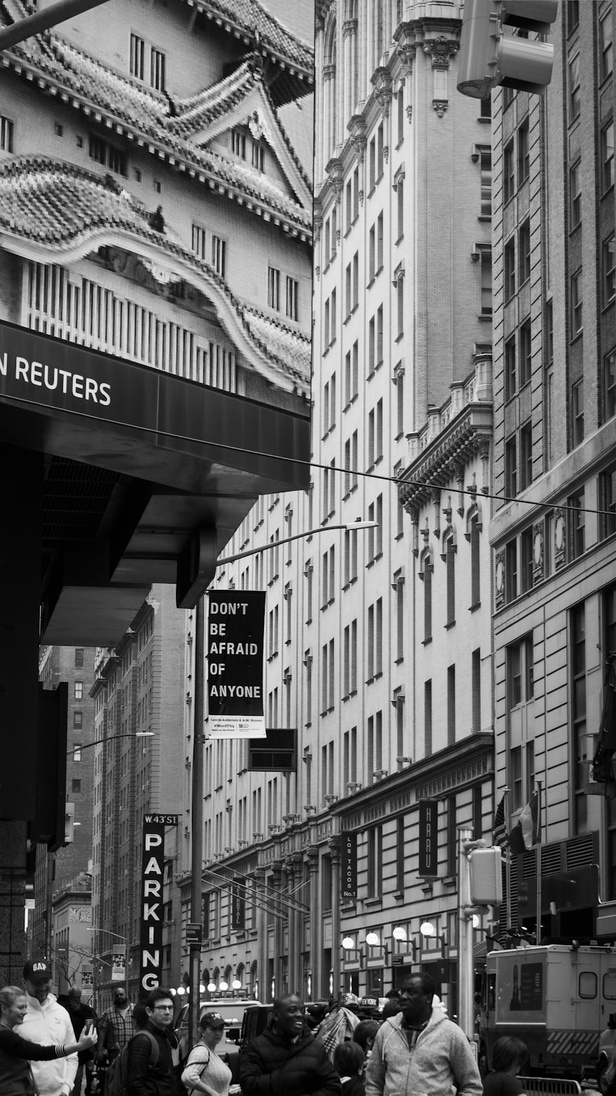 田明海最新照片，展现时代精神风貌