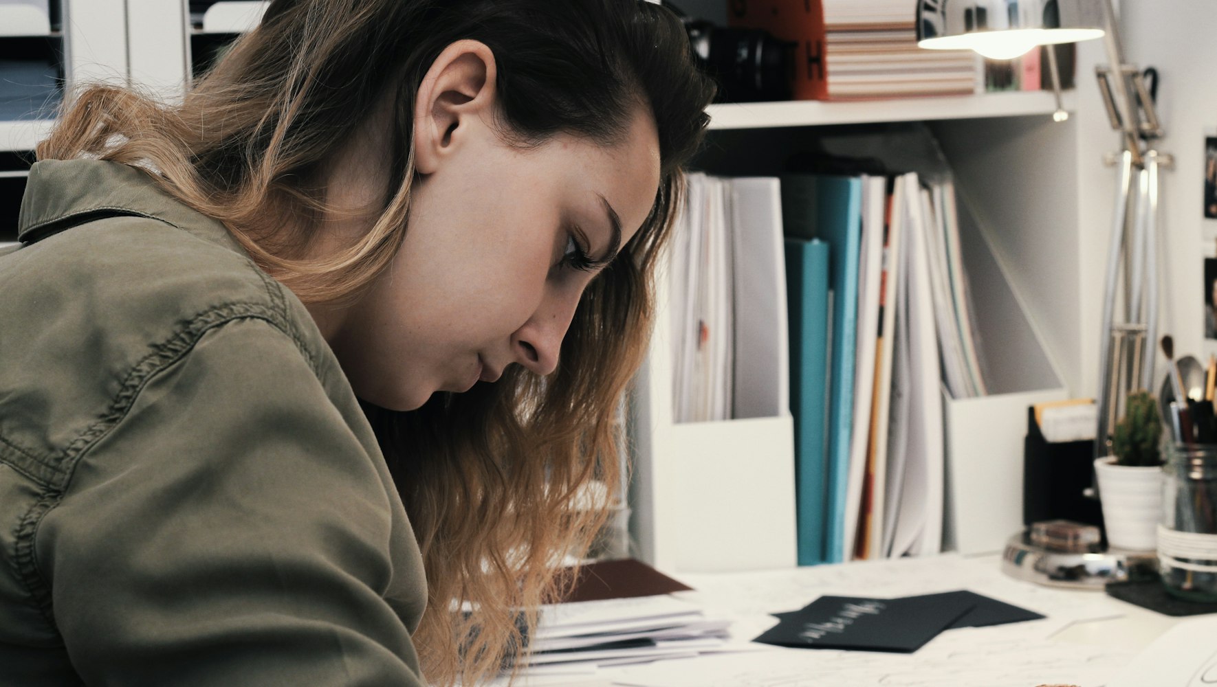 宋承宪最新高清壁纸，魅力四溢的影像艺术展现