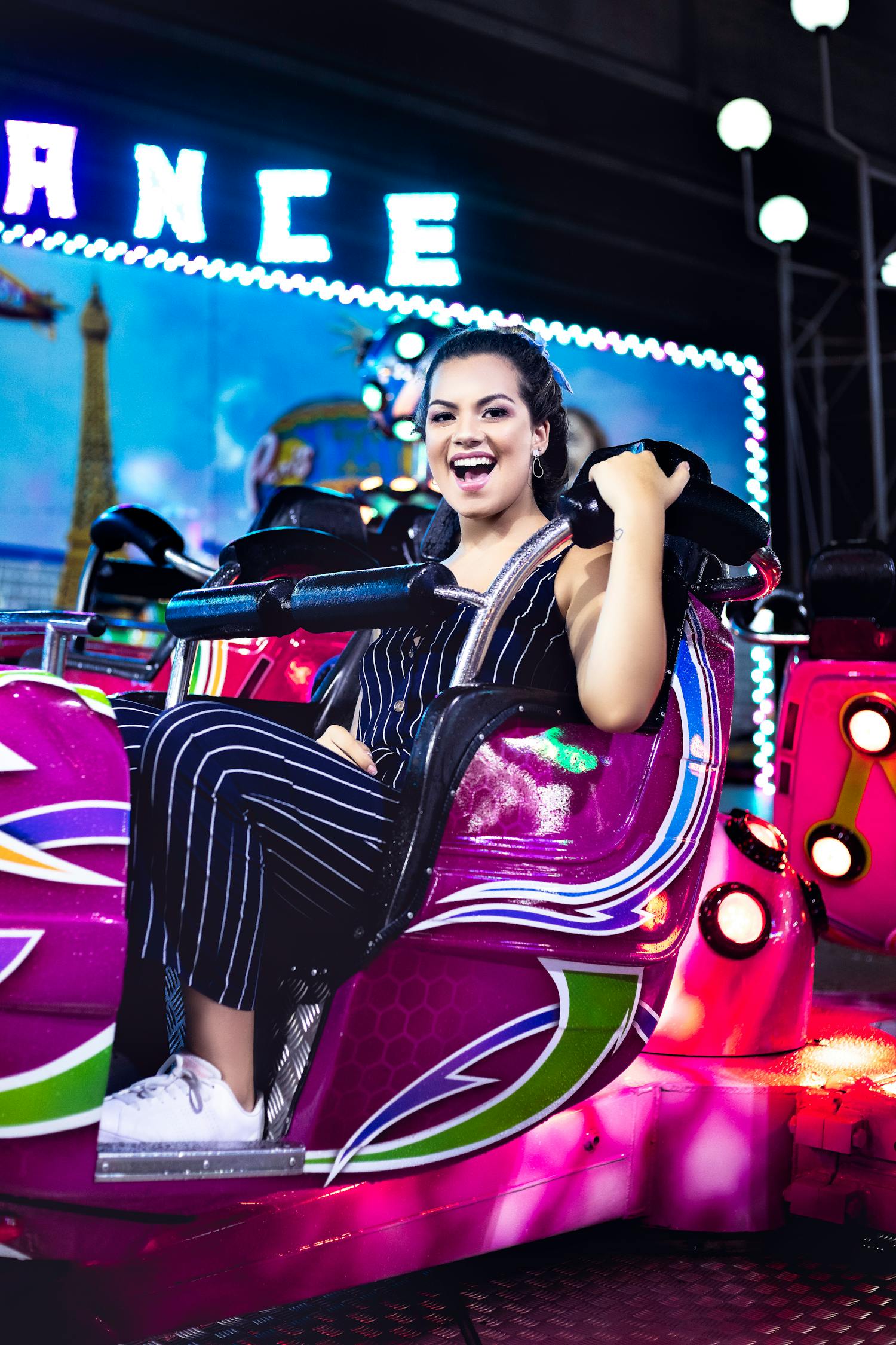 炫舞全新翻牌，舞动青春，尽享无限魅力风采！