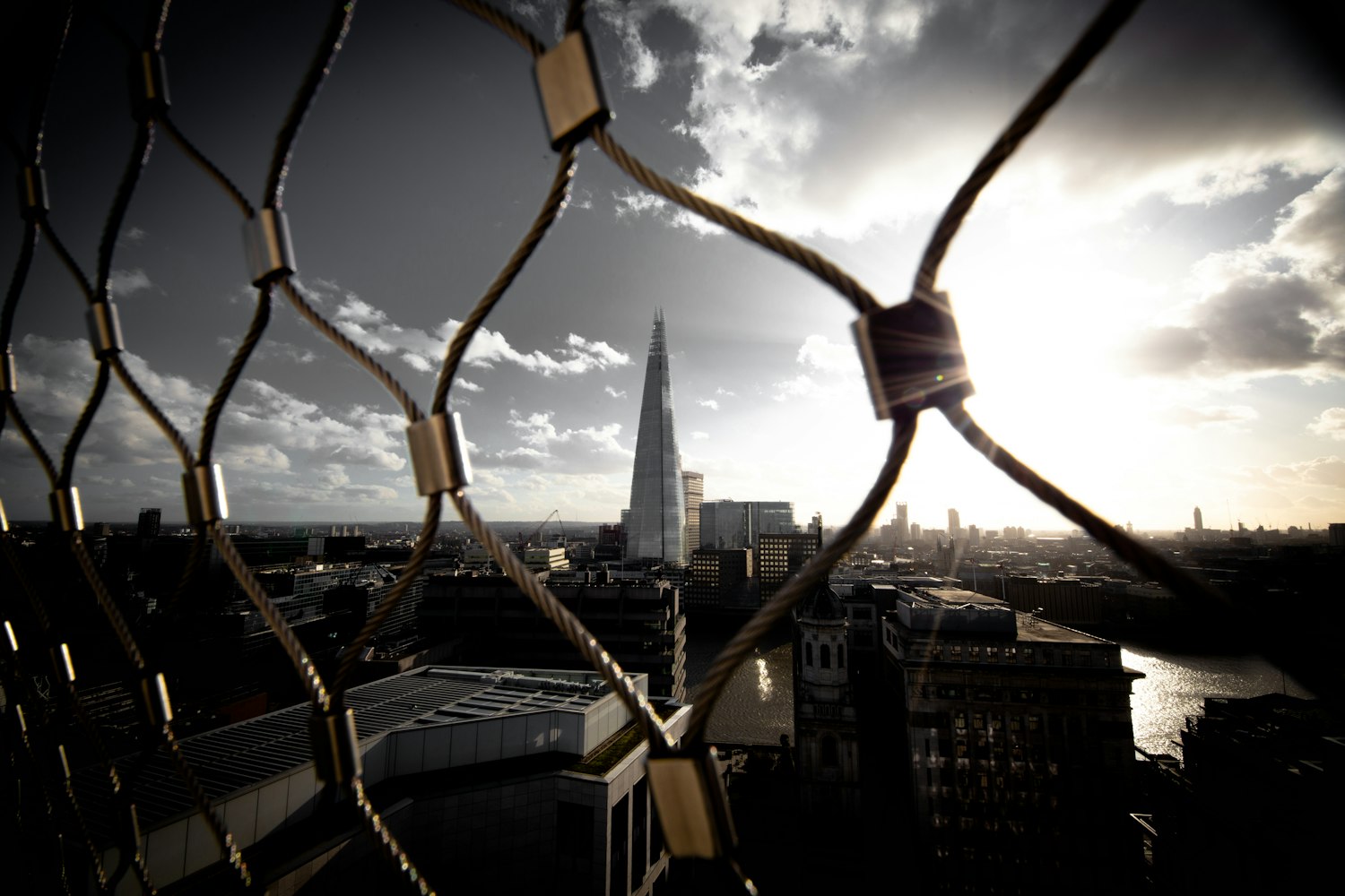 香坂惠新作，探索艺术的新领域之旅