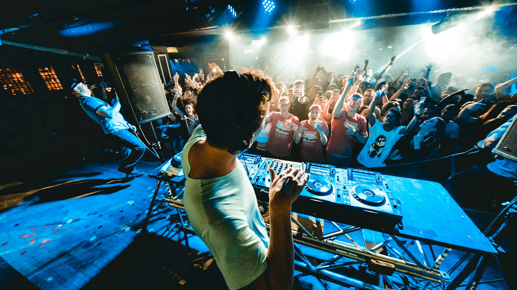 震撼舞曲潮流，2017年度热门DJ音乐集回顾与精选