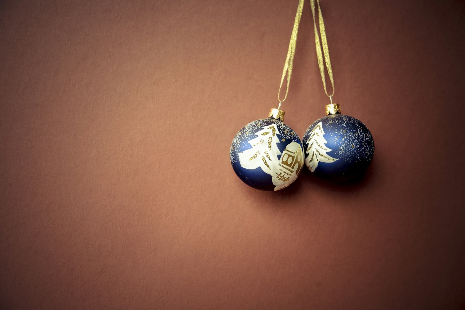 最新黄金耳环时尚展示，经典与时尚的完美融合