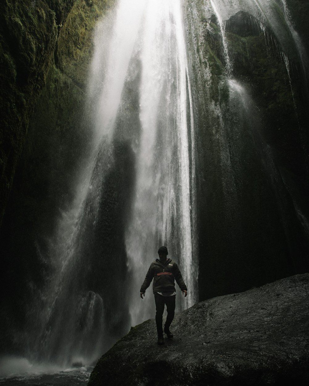 黑暗女生动漫头像，背后的文化现象与审美价值探索