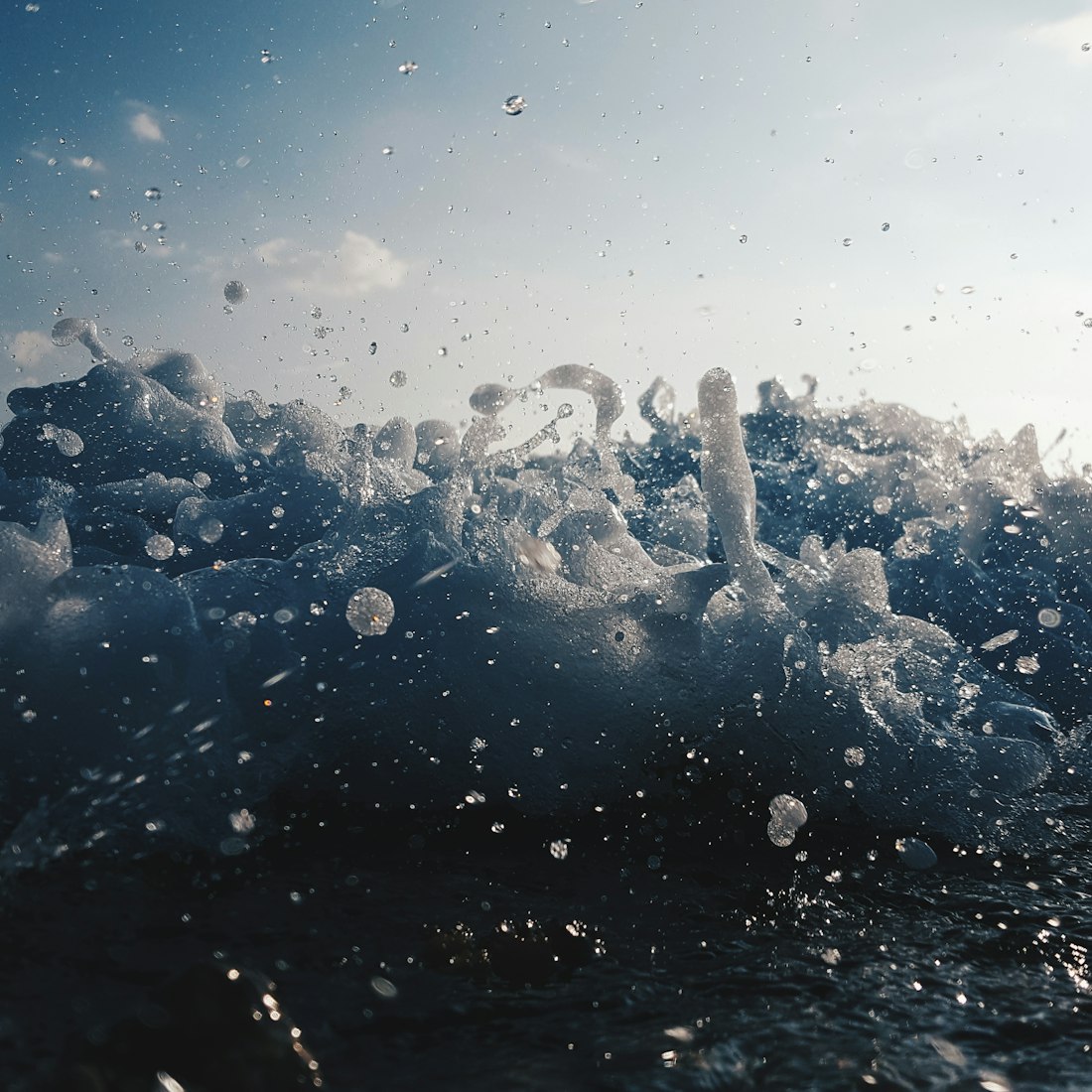 动漫头像与二次元情侣，虚拟世界的浪漫情感探索