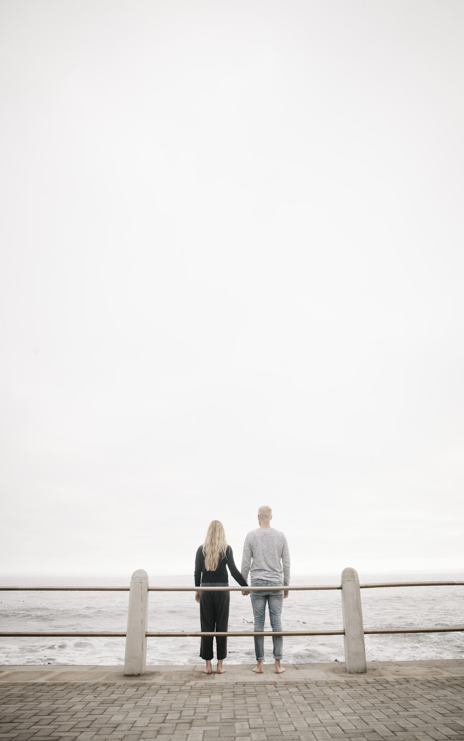 情侣动漫图片，展现爱情的美好与纯真时光